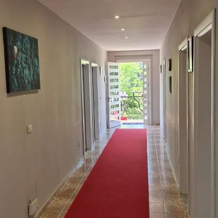 Hotel ティラナ